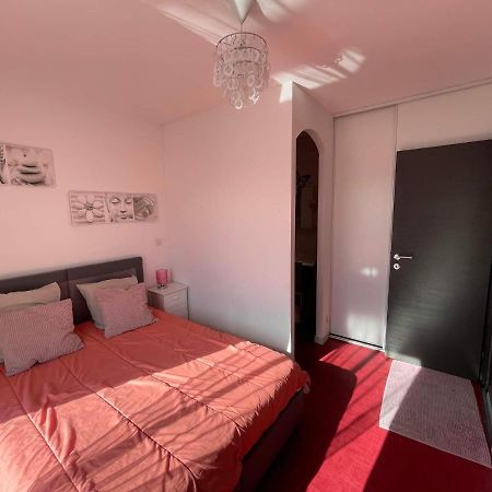 Maison F2, Neuve Au Calme Avec Jardinet La Crau Esterno foto