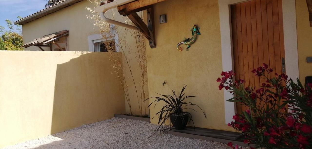 Maison F2, Neuve Au Calme Avec Jardinet La Crau Esterno foto