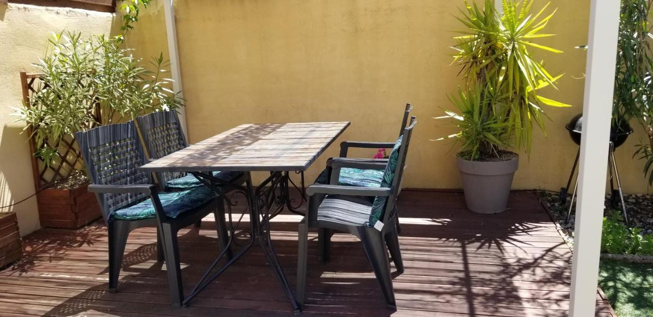 Maison F2, Neuve Au Calme Avec Jardinet La Crau Esterno foto