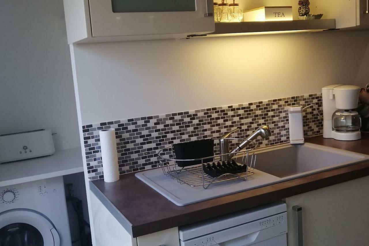 Maison F2, Neuve Au Calme Avec Jardinet La Crau Esterno foto